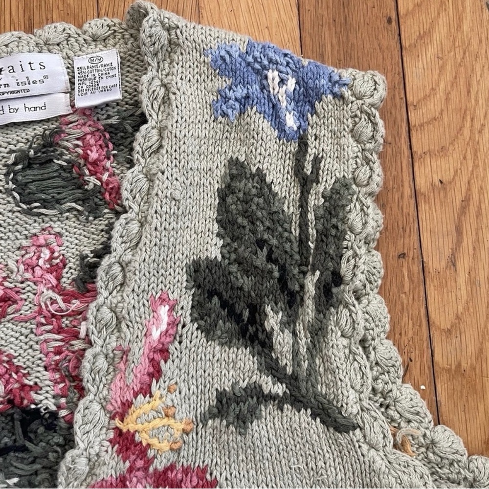 VTG Portraits by Northern Isles Hand Knit Floral Sweater Vest Medium Cottagcore - Picture 10 of 11